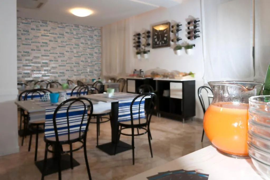 Hotel Ave Rimini 2*,